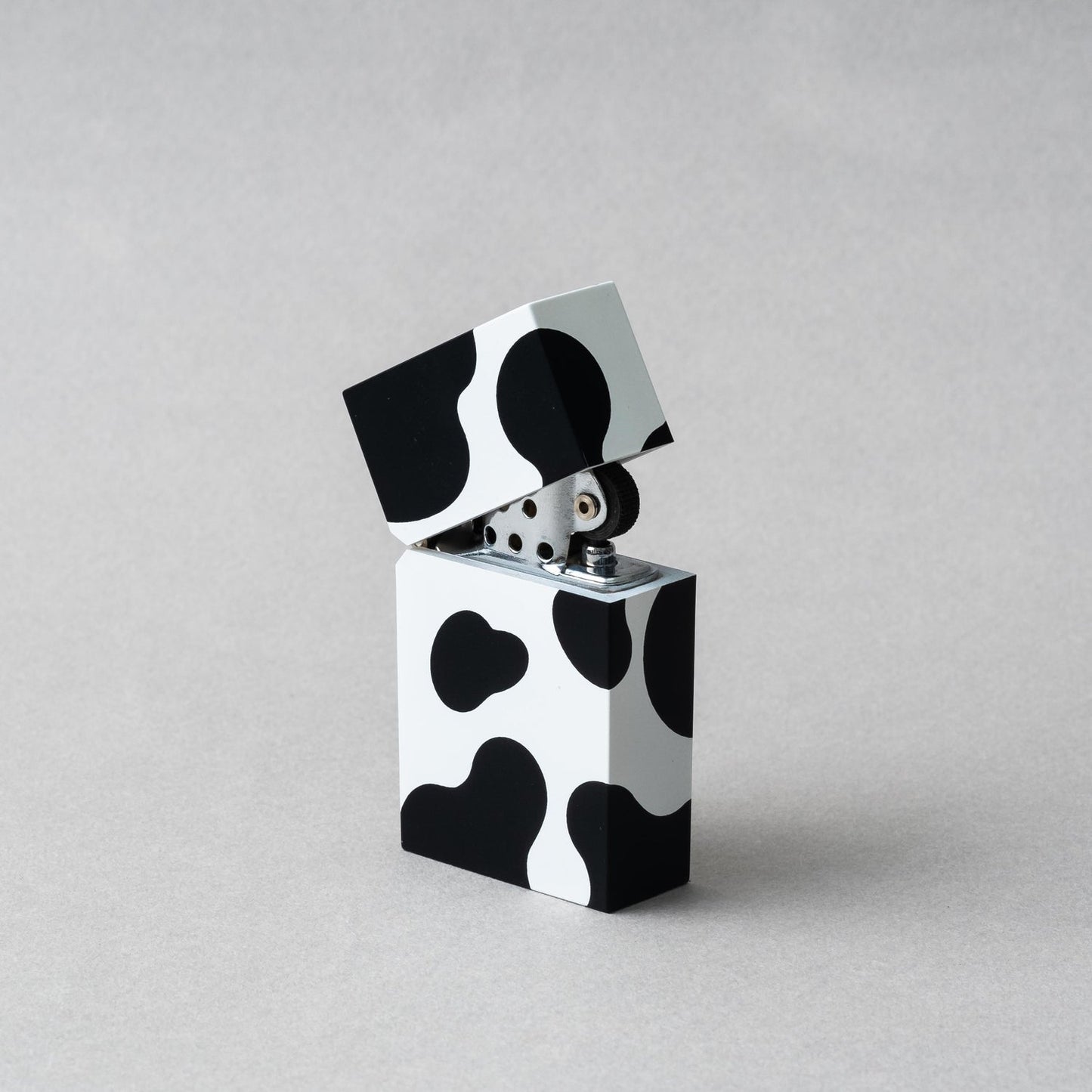 TSUBOTA PEARL - Hard Edge Cow Petrol Lighter